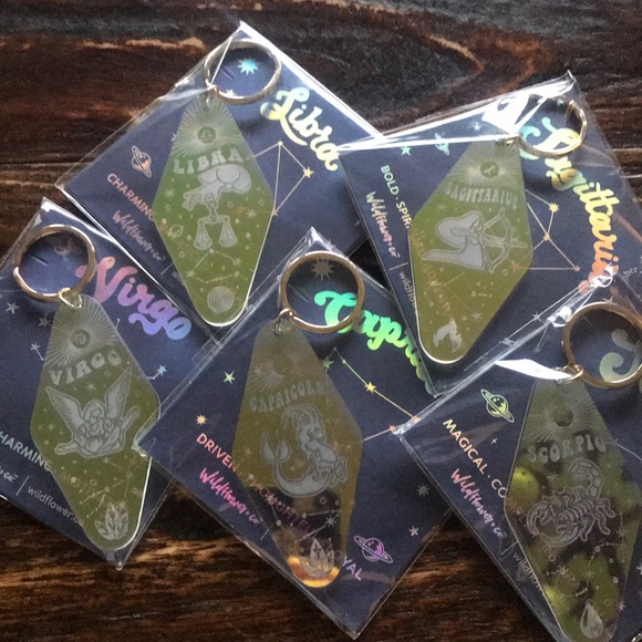NWT Wildflower + Co Zodiac Motel Keychain 🦄 - Picture 4 of 8